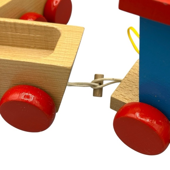 HANDMADE WOODEN MONTESSORI PULL ALONG TRAIN TOY NON-TOXIC PAINT LEARNING - Picture 4 of 11